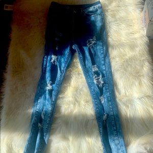 I’m selling these Rue21 Jeans only worn twice.